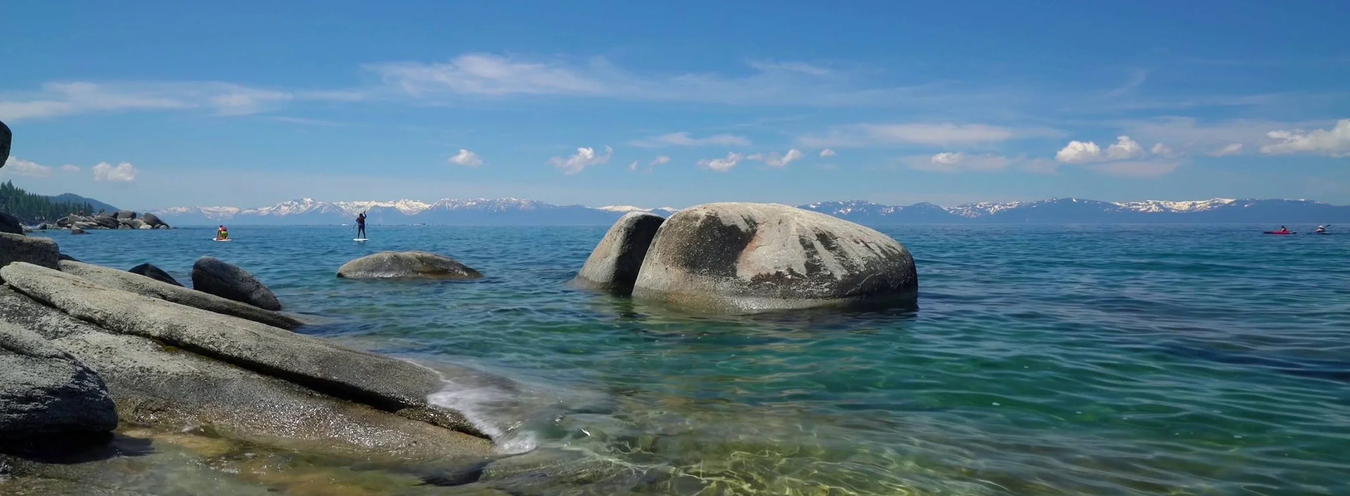 Rivage rocheux du lac Tahoe