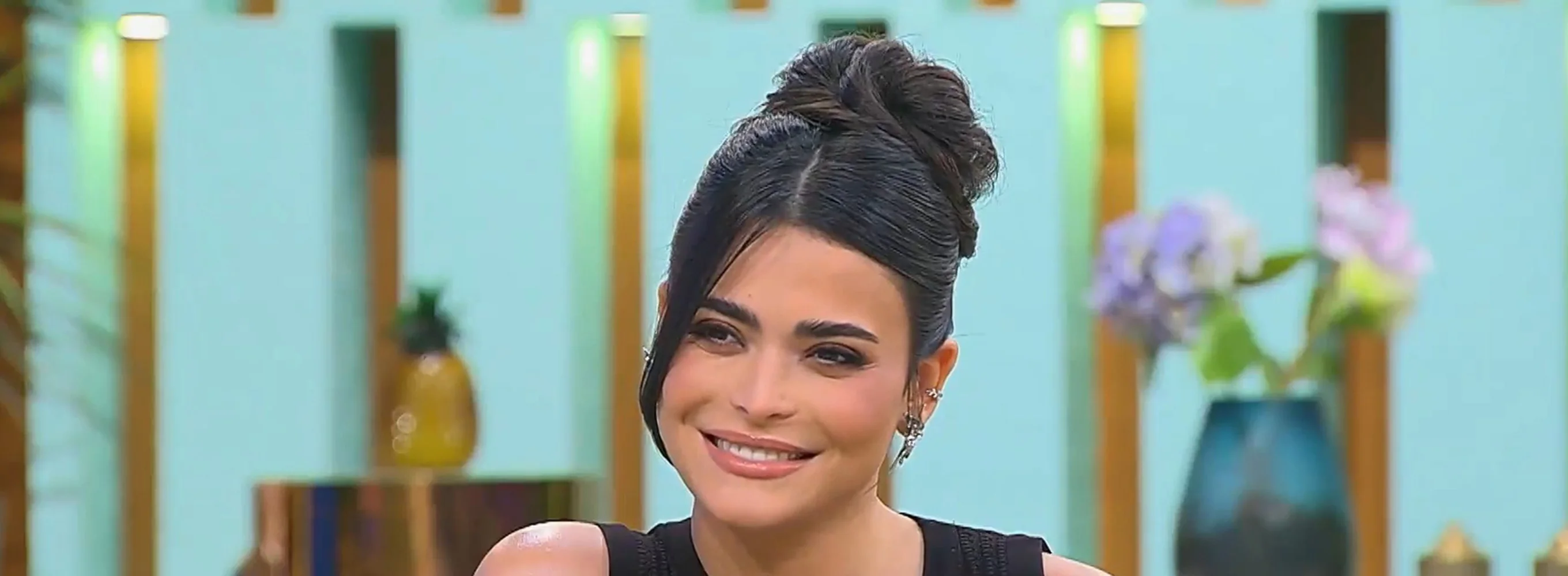 Maakoum Mona El Shazly (With You, Mona El Shazly)