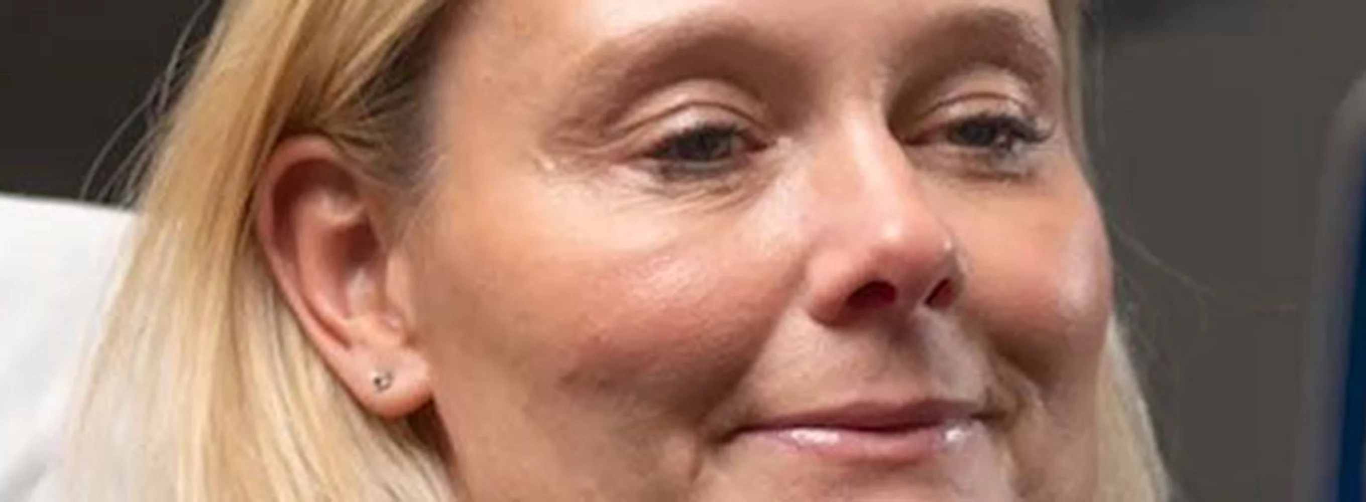 Safety Demonstration Short-haul in British Sign Language